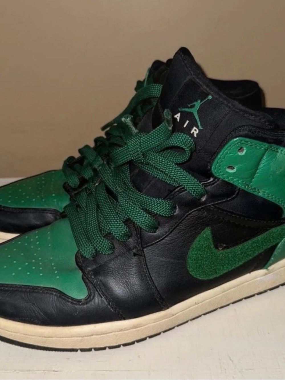 2009 Nike Air Jordan 1 Mid Phat Premier Boston Celtics โ Menโs Size 10.5
